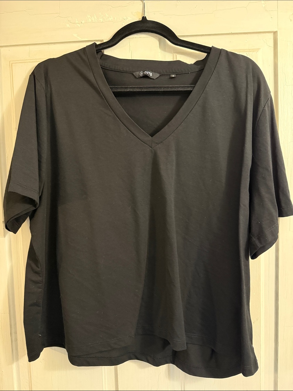 Cuts Clothing Black V-Neck Short Sleeve Tee